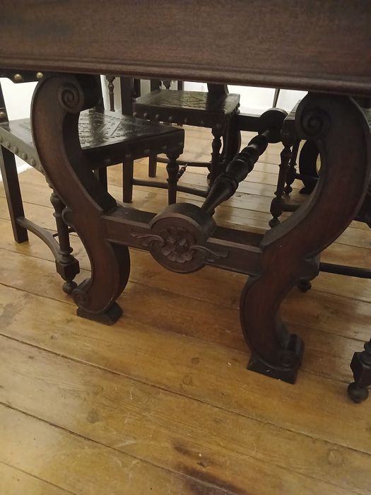 Conjunto de mesa de madeira maciça com  cadeiras