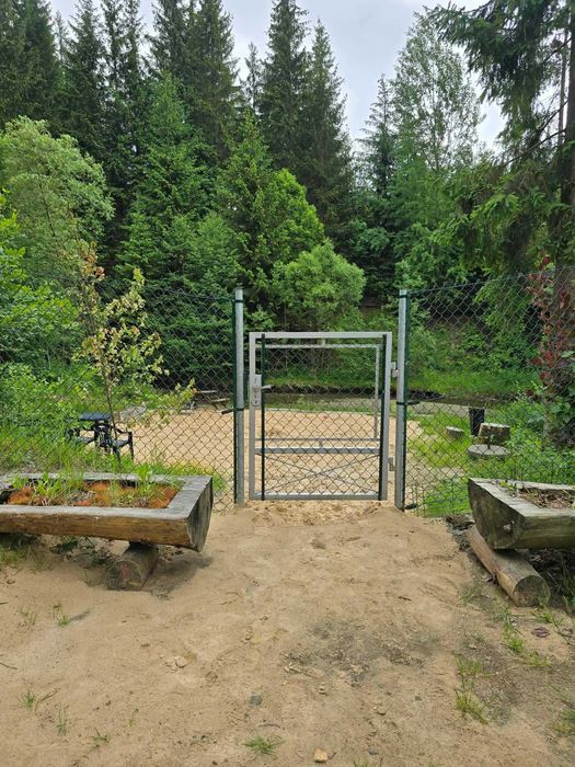 Domek w górach z prywatną plażą.