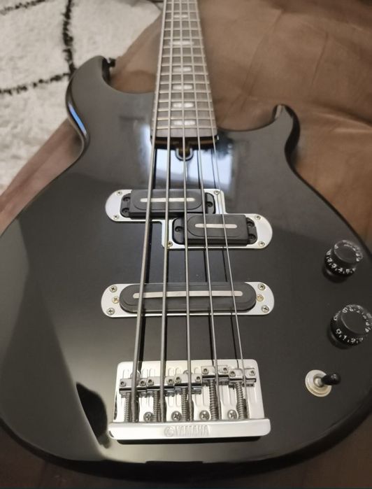 Baixo Yamaha BB 1025