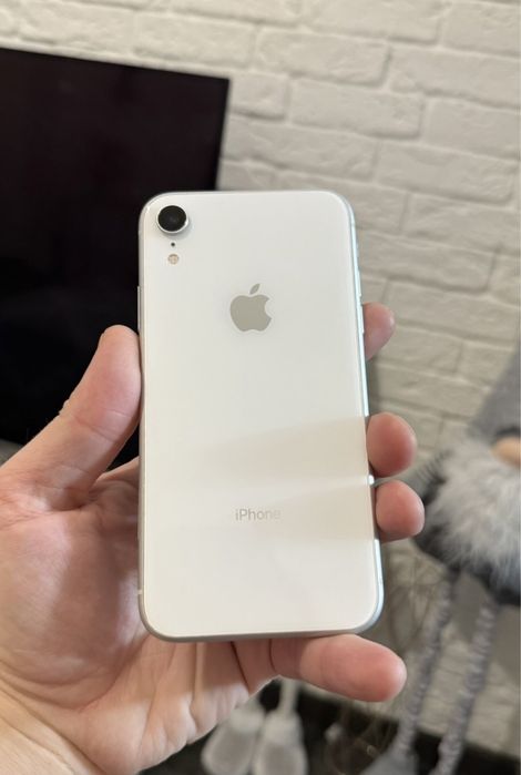 Продам айфон iphone xr 64gb все працює