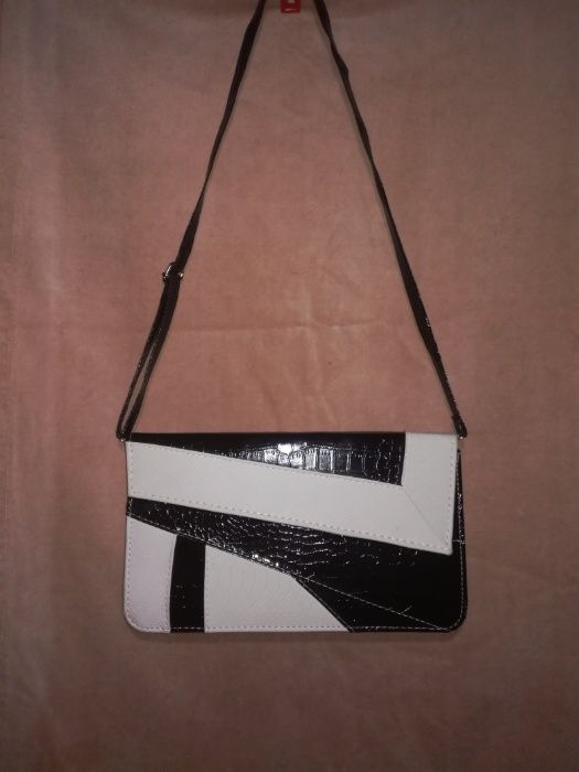 Клатч конверт рептилия лак на плечо