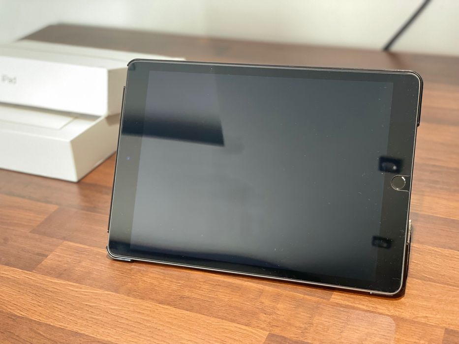 iPad (9 gen) jak nowy + etui + pudełko + szkło hartowane