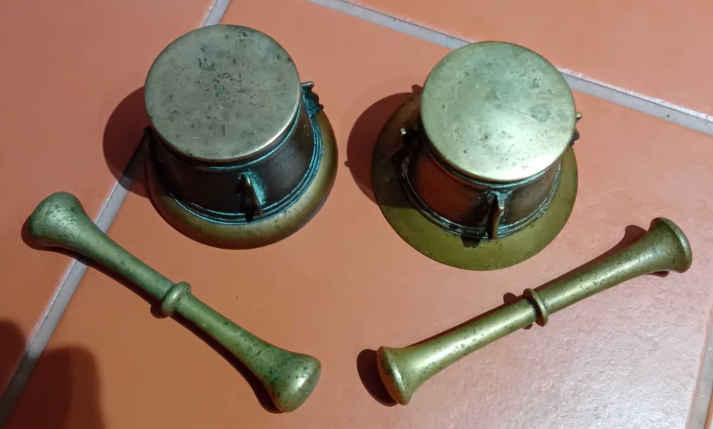 Vendo almofarizes em bronze