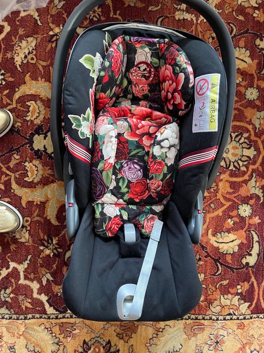 Cybex nosidełko w kwiaty