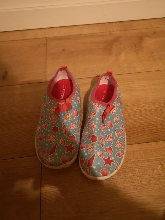 Buty do wody w rozmiarze 34