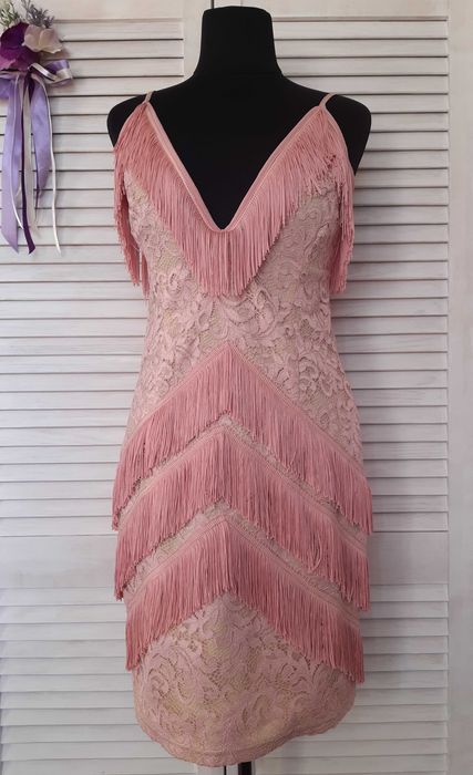 Секси платье мини из гипюра с бахромой для танцев prettylittlething