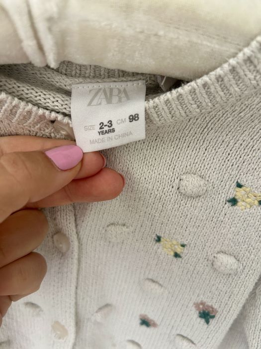 Sweter zapianany na guziko zara 98
