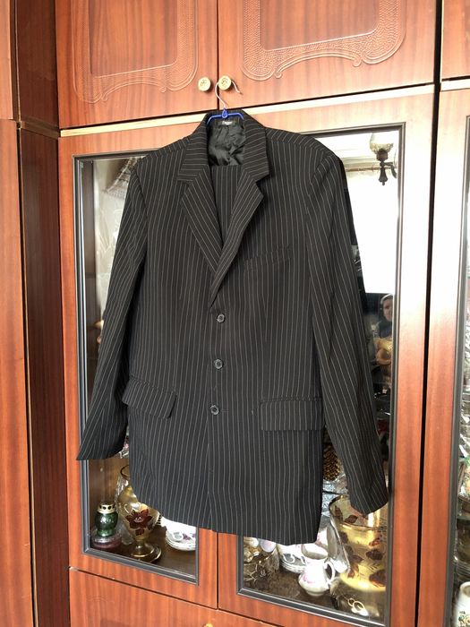Мужской костюм классический черный в полоску