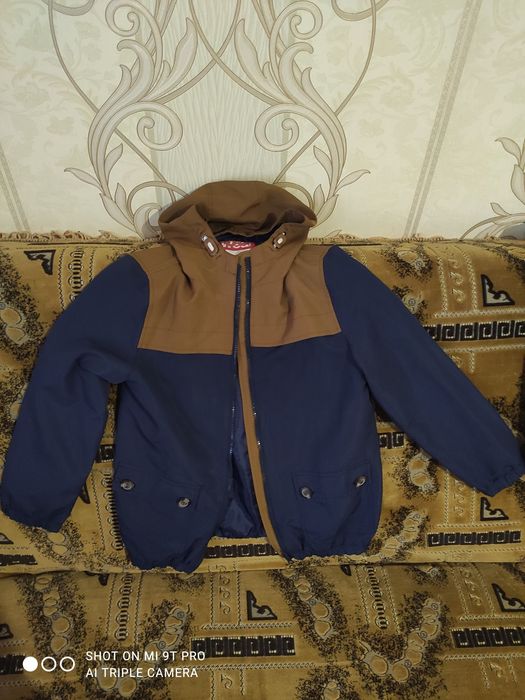 Продам  куртку, штаны, шапку, и ветровку.