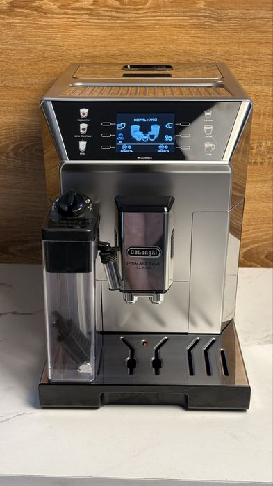 Кофемашина, кавомашина DeLonghi PrimaDonna Class 22 рік  з Гарантією !