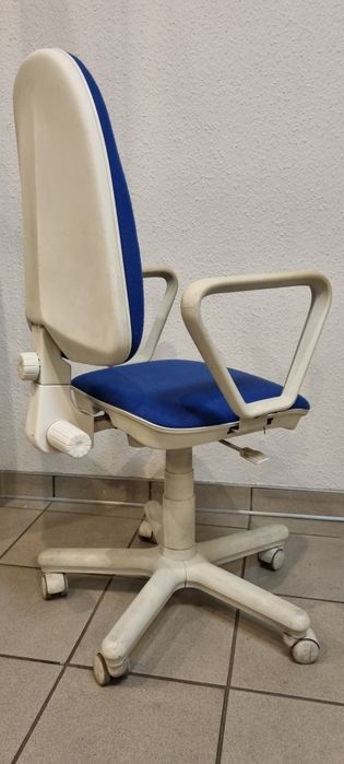 Fotel obrotowy biurowy z siłownikiem