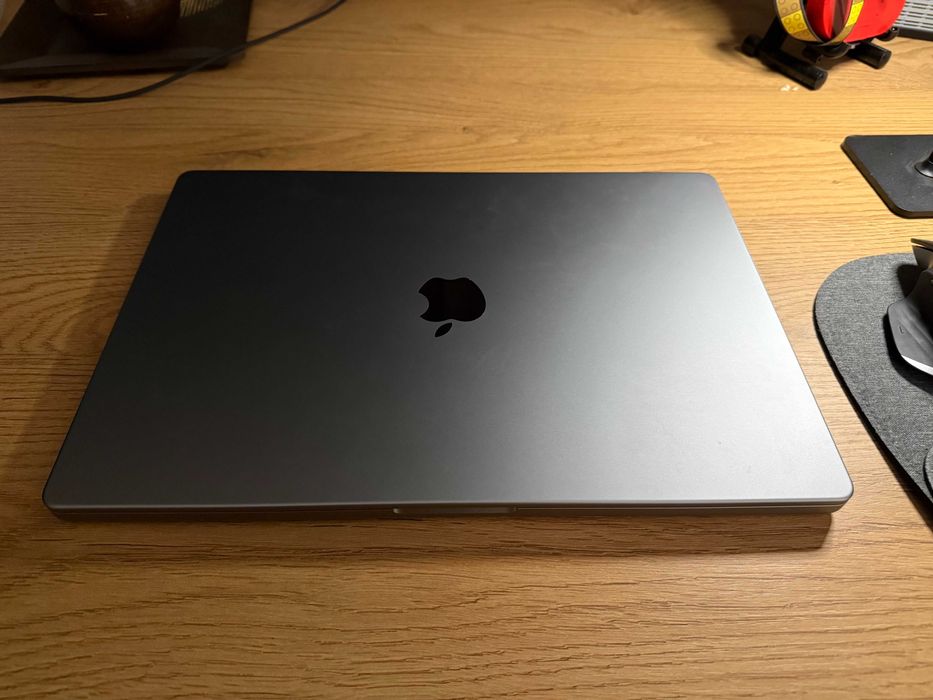 Macbook pro 16.2 M1 max / 24 GPU / 32 G / 1TB SSD  Faktura Vat