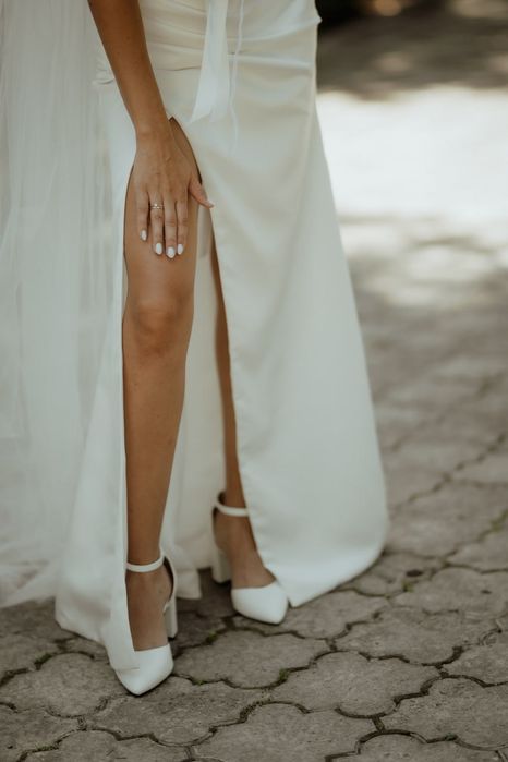 .Сукня весільна.