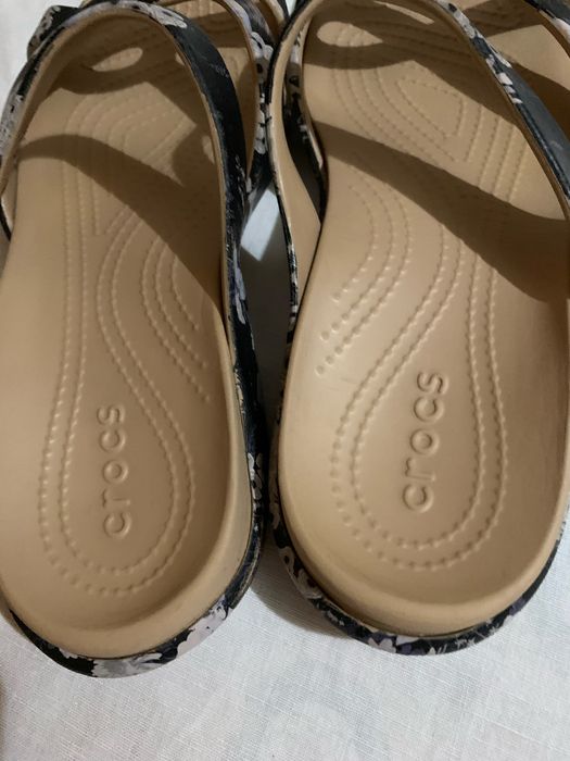 Жіночі Crocs великого розміру