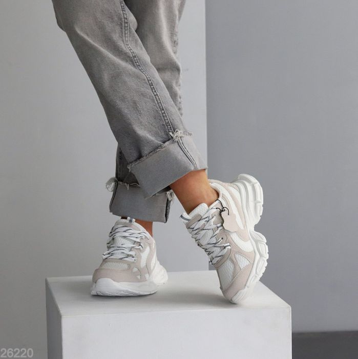 Жіночі кросівки маломірки