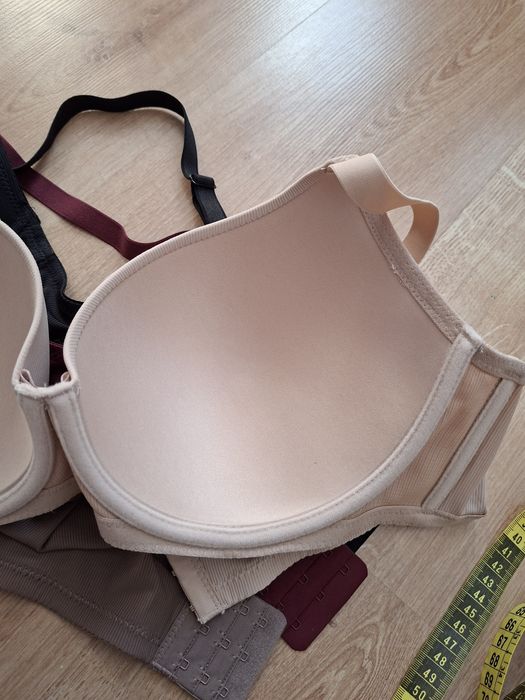 Biustonosz 4 szt  r. 100 D nowe