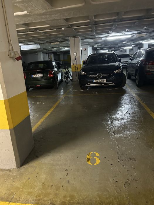 Lugar de garagem com tomada de mobilidade eletrica