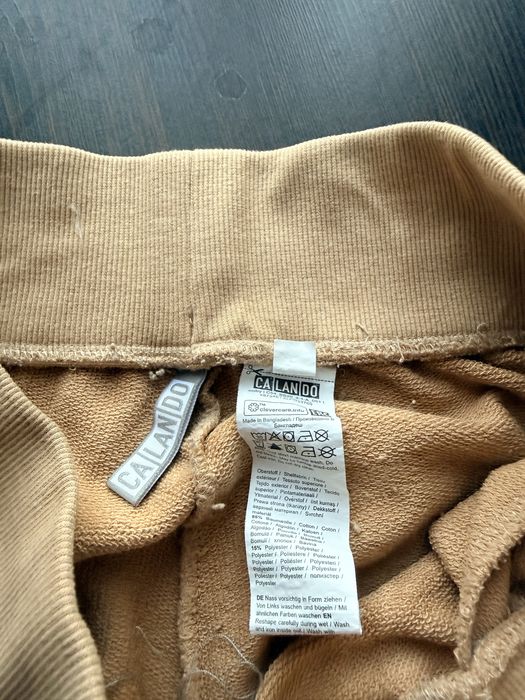 Spodnie dresowe wielbladzi beż r.38 stan idealny