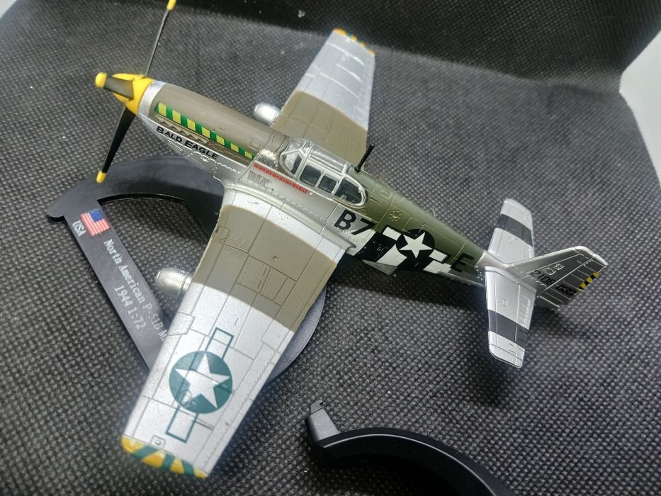Miniaturas  de aviões  1:73 novos com fascículos
