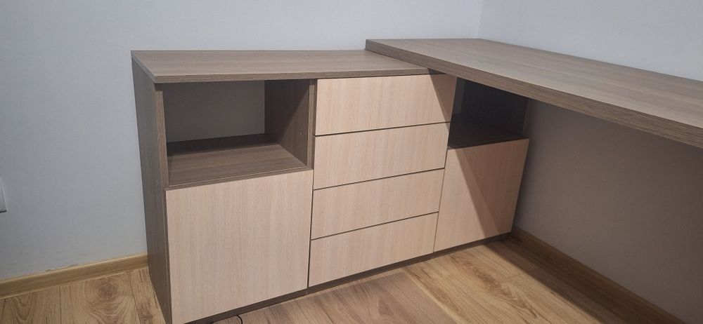 Duże biurko bardzo pojemne