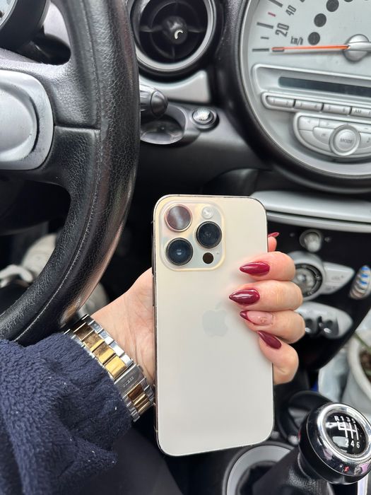 iPhone 14 Pro dourado