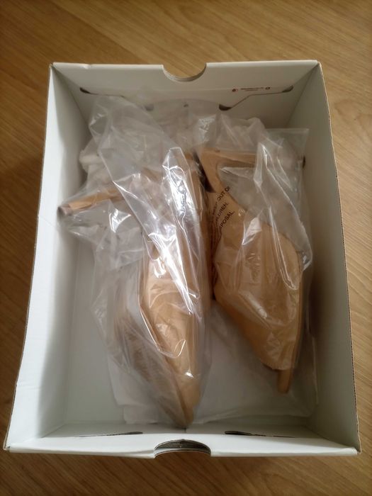 Vendo sapatos de Sra salto alto Foreva n°40