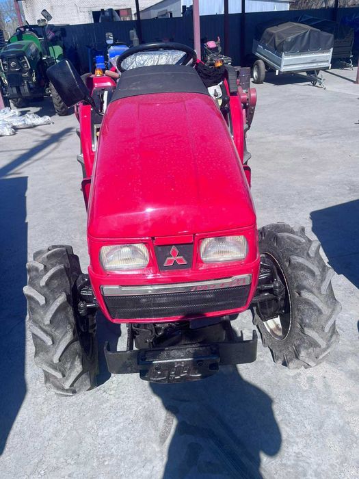 Трактор Mitsubishi з фрезою