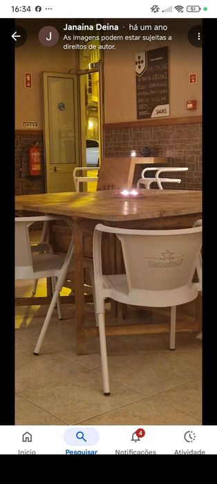 Mesa de madeira maciça dobrável. Solid wood folding table..