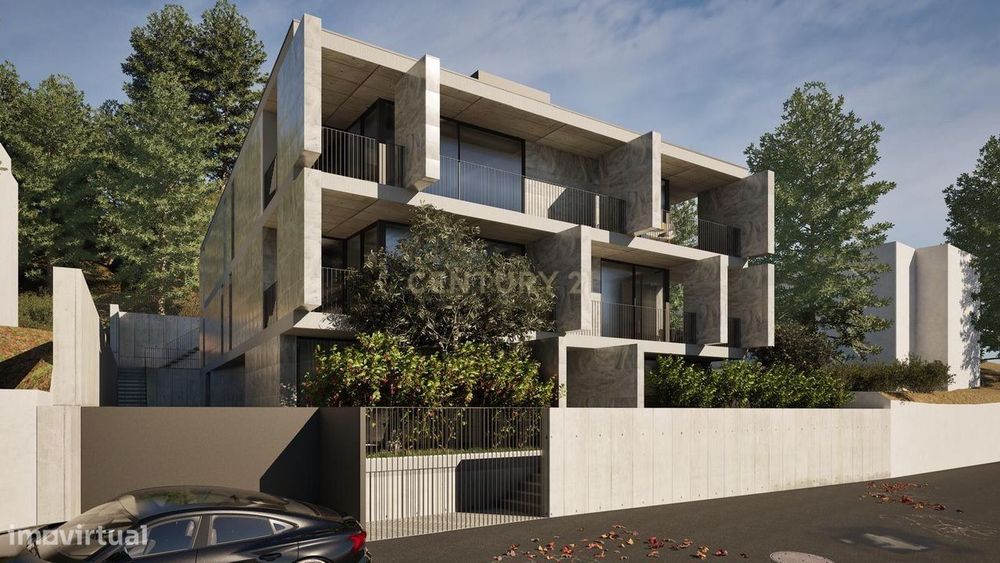 Plot of Land with Approved Project for a Four-Facade Residential House and Preliminary Study