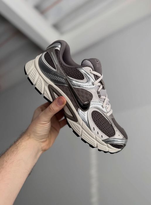 Nike V5 RNR HJ5228-200 Оригінал чоловічі кросівки Найк