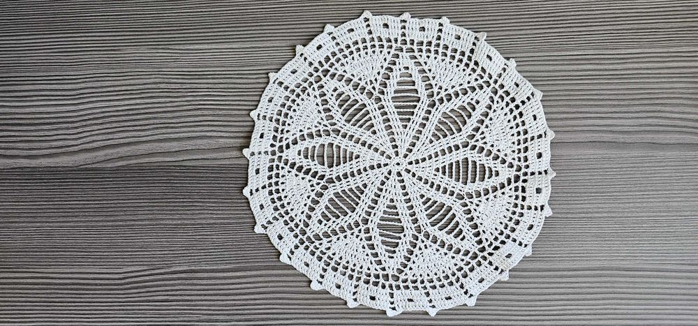 Serwetki ręcznie szydełkowane