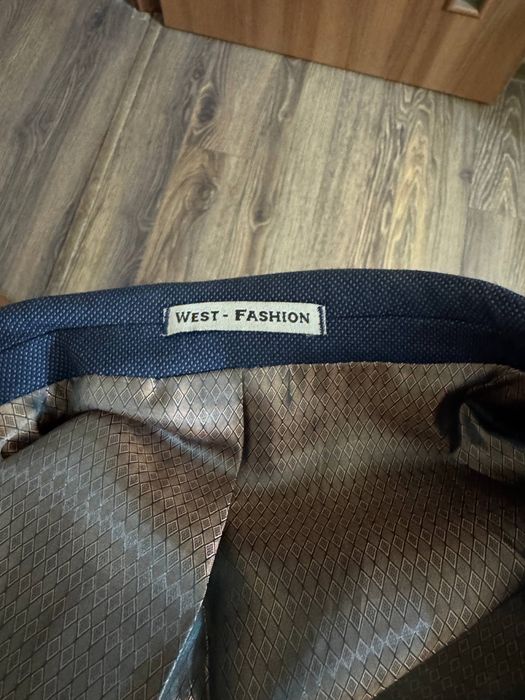 Темно-синій чоловічий піджак