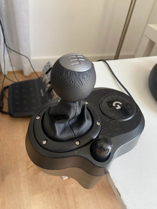 Volante e pedais Logitech+ Caixa de mudanças logitech