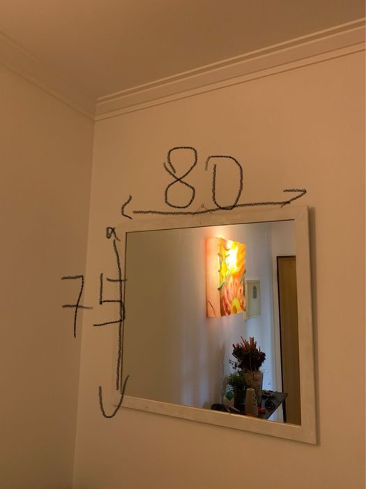 Espelho com moldura pintada