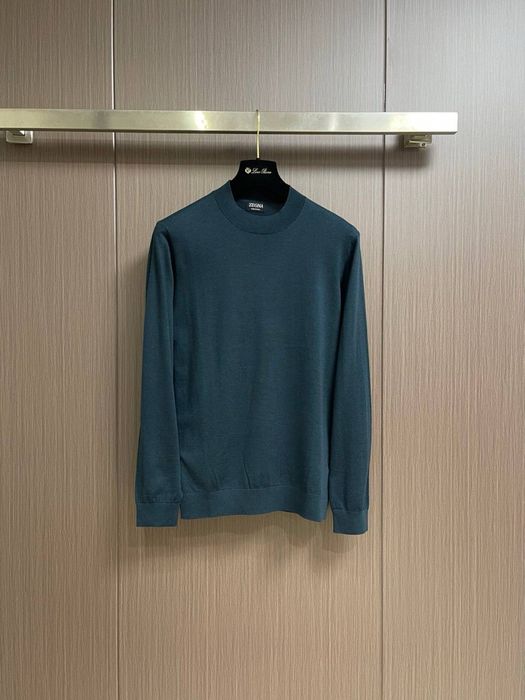 Nowy modny sweter