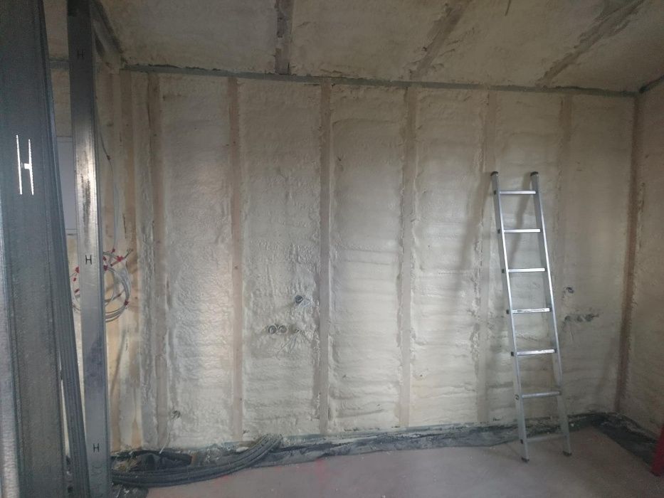 Ocieplenie poddasza Pianą/ wdmuchiwanie celulozy