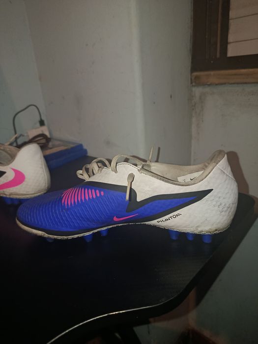 Chuteiras Nike Phantom GT2 AG Academy (Azul/Rosa)