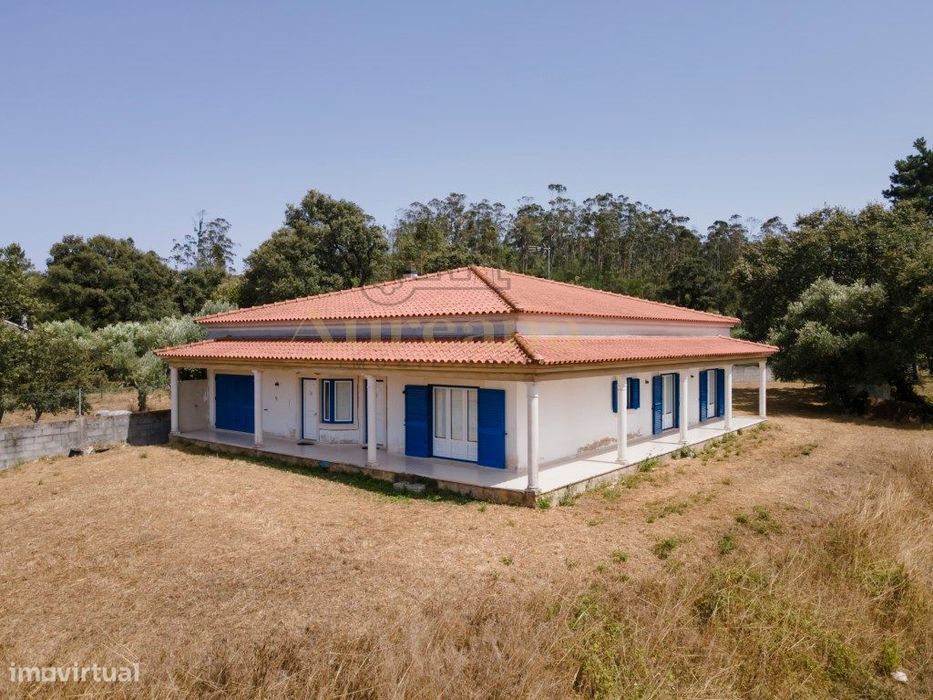 Moradia Térrea T3 com Terreno 1600m2 - Giesteira - Fátima