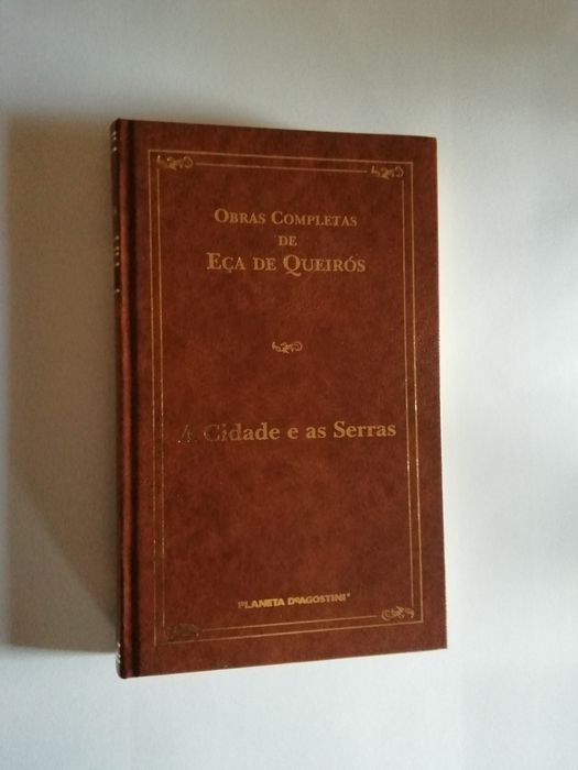 4 Livros condensados da Reader's Digest, e 2 de Eça de Queiroz.