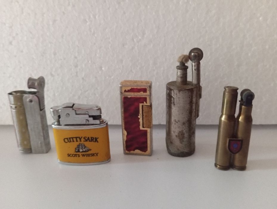 Canivetes e esqueiros antigos