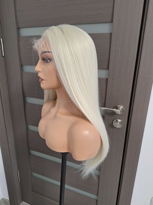 Peruca longa loira com renda