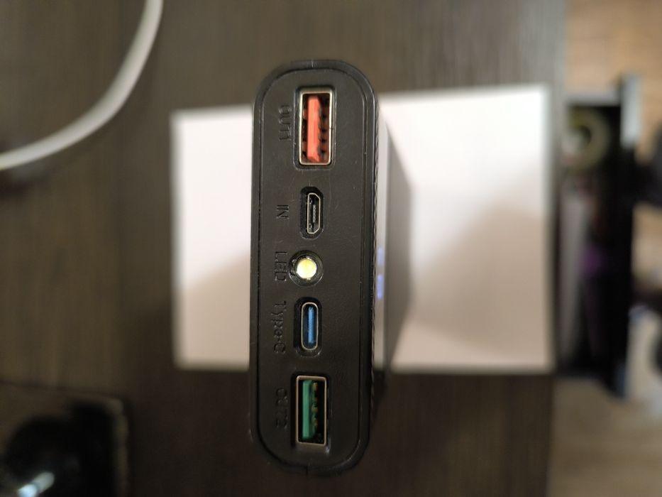 Повербанк.      23000