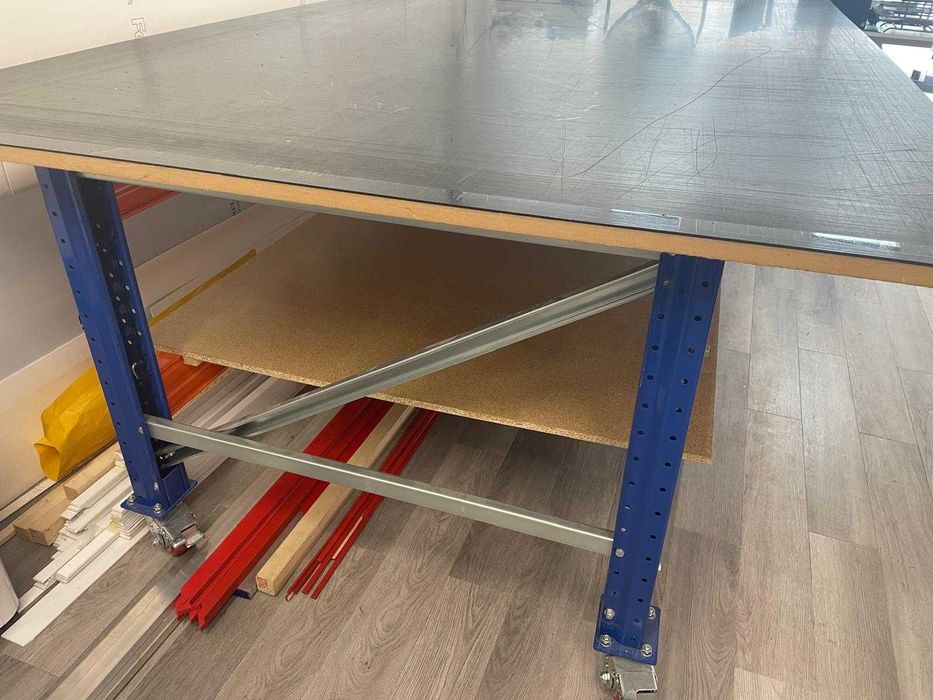 Mesa de Trabalho Tampo ContraPlacado + PE c/Prat MDF 970x3100x1805(mm)