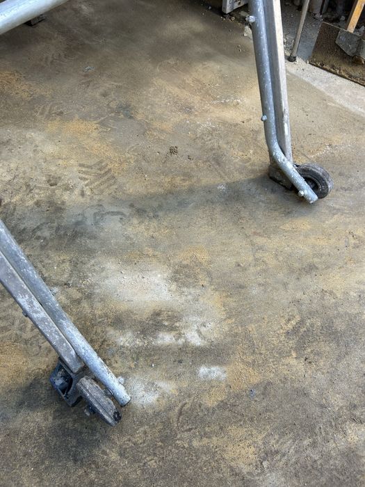 Escadote/plataforma duarib