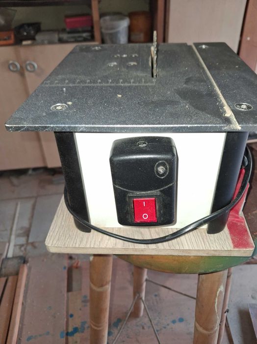 Minikrajzega z rozruchem elektrycznym.