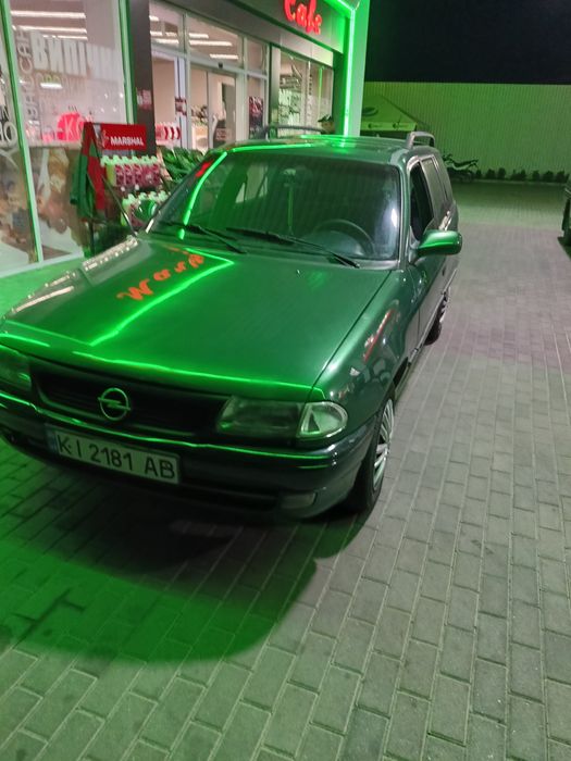 Авто Опель Астра 1996 року.
