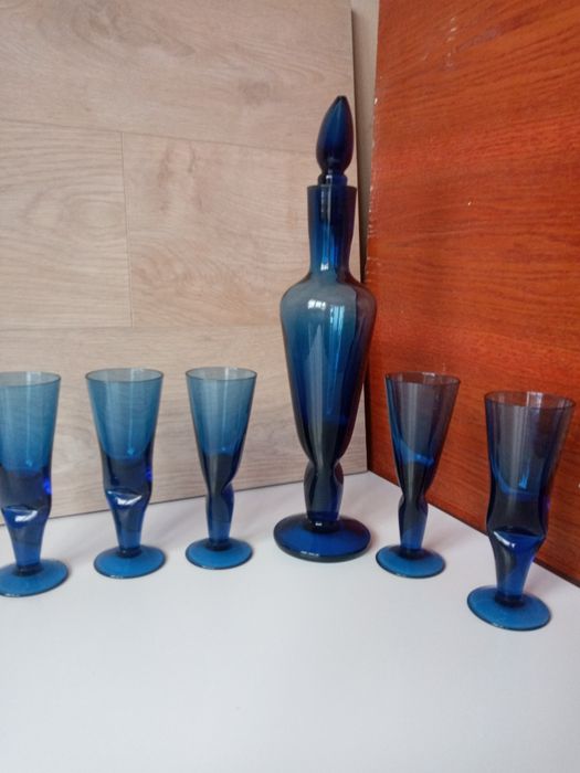 Продам графін стакани