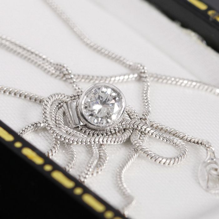 Złoty naszyjnik z brylantem 0.30ct 40cm białe złoto 18K