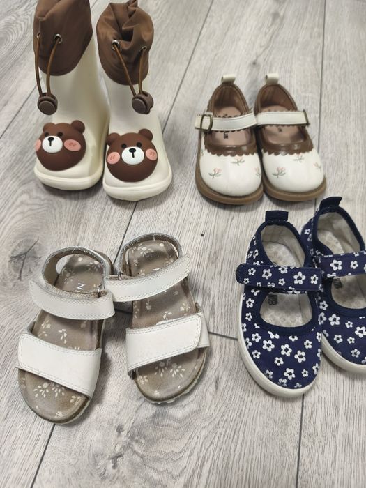 Взуття для дівчинки