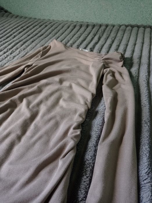 Облягаюча силуетна сукня